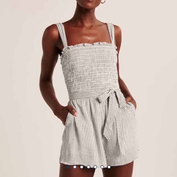Abercrombie & Fitch Pants - NWT Abercrombie & Fitch Smocked Gingham Romper